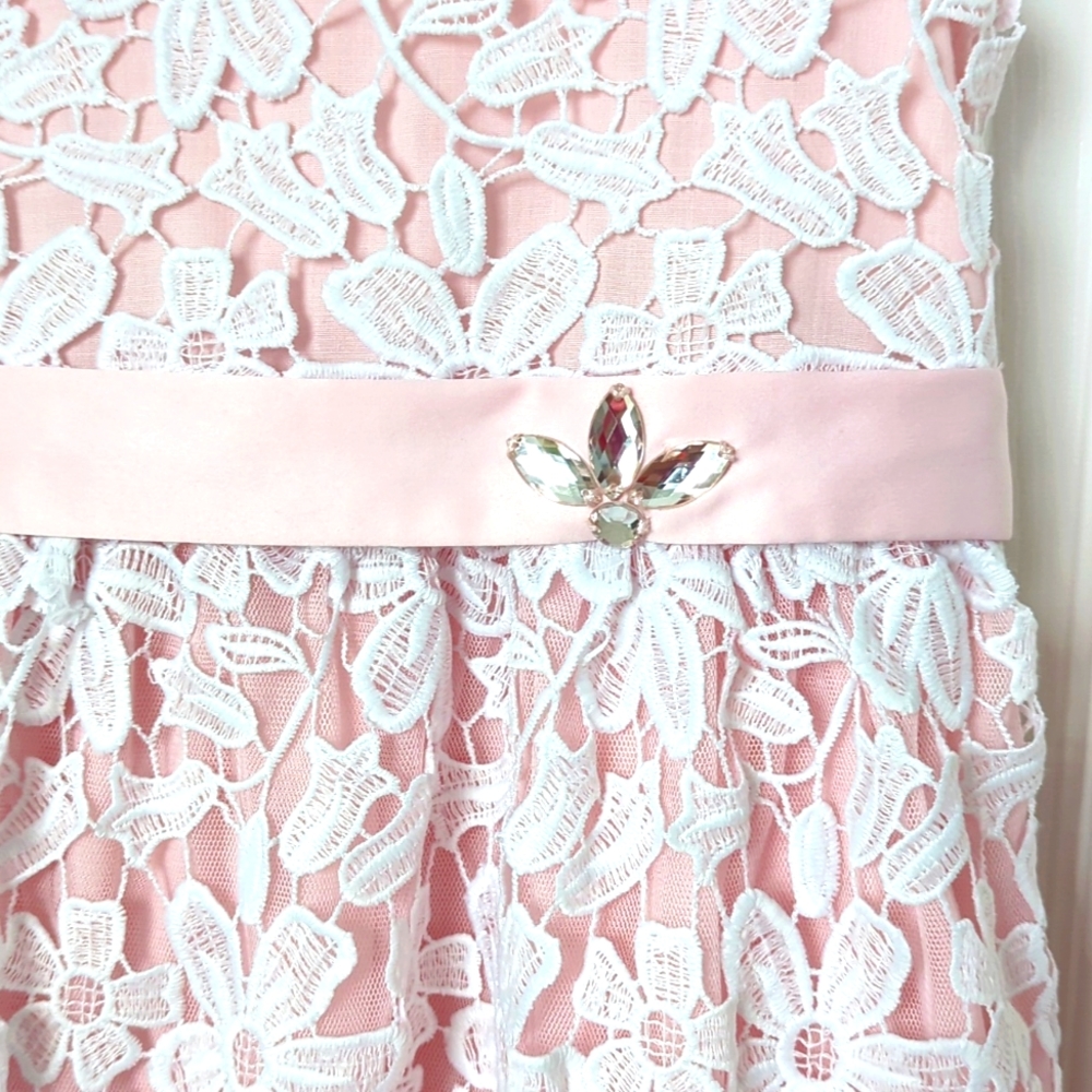 Camilla pink and white fancy dress - Picture 2 of 7